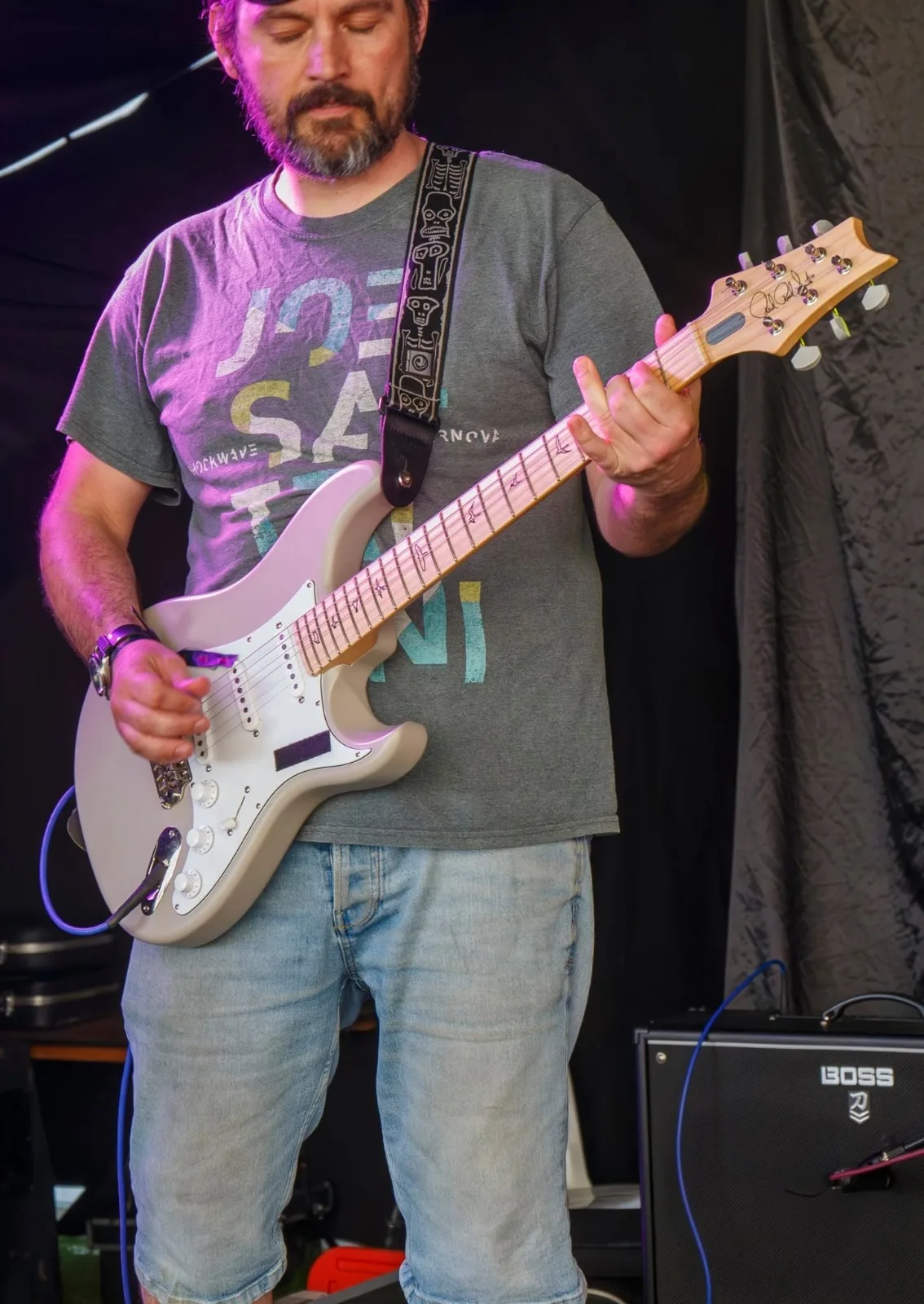 Tony Deaf live