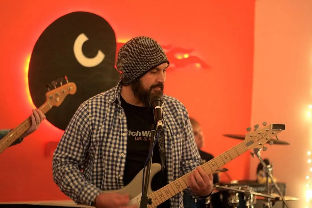 Tony Deaf live